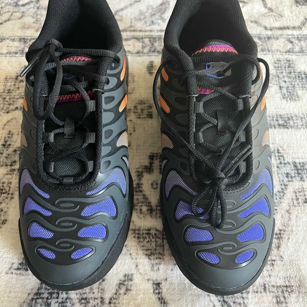 Nike Air Max Plus Drift Grade School Boys' "Anthracite/Monarch/Black/Viotech" - Picture 2 of 9